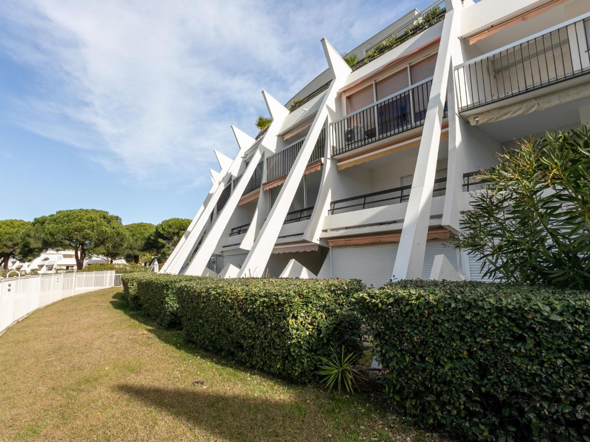 Apartment Les Flamants Roses-5 By Interhome ลา กร็องเดอ-ม็อต ภายนอก รูปภาพ